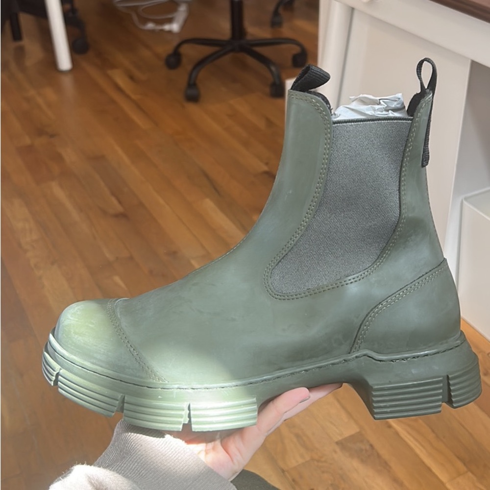 GANNI NWT rubber city boot kalamata (olive) size 41